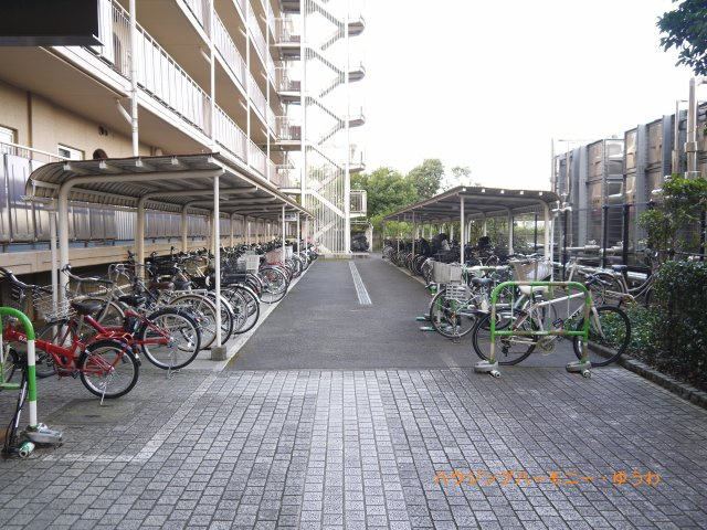 【駐輪場】 | 小豆沢パーク・ファミリアB棟 | 敷地内に、屋根付き専用駐輪場有ります。