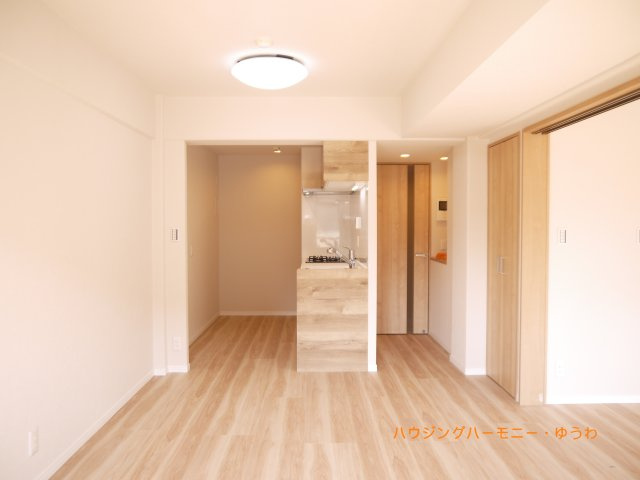 【居間・リビング】 | 小豆沢パーク・ファミリアB棟 | イメージ画像となります。実際とは異なりますので、ご注意ください！