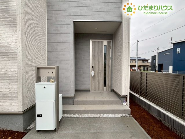 鴻巣市鎌塚　新築一戸建て　リーブルガーデン　01の玄関