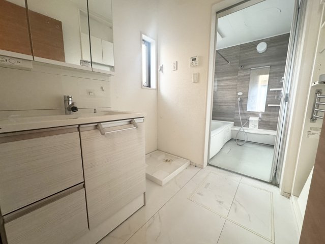 状態良好♪駐車２台OKの築浅物件♪春江町の独立洗面台|朝の支度にも助かる、独立の洗髪洗面化粧台