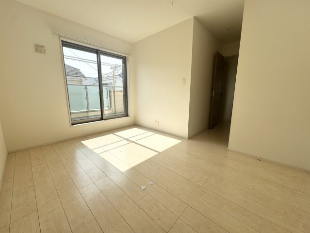 状態良好♪駐車２台OKの築浅物件♪春江町の洋室|きれいな洋室です