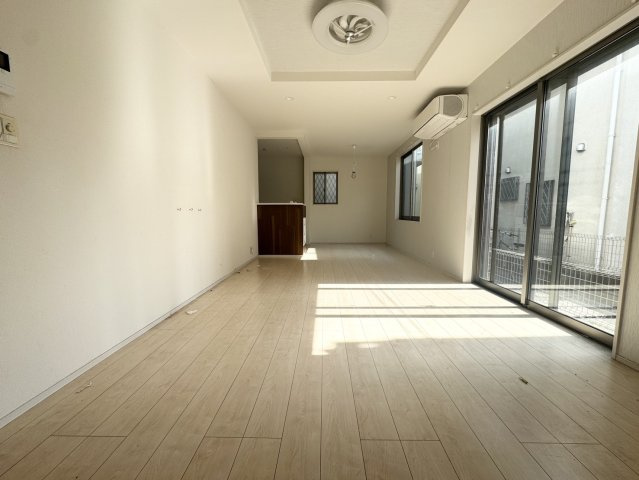 状態良好♪駐車２台OKの築浅物件♪春江町の居間・リビング|使いやすいリビングです