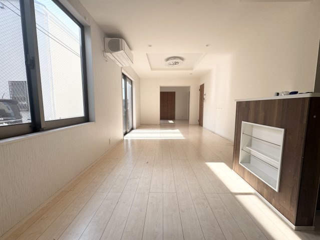 状態良好♪駐車２台OKの築浅物件♪春江町の居間・リビング|リビングです