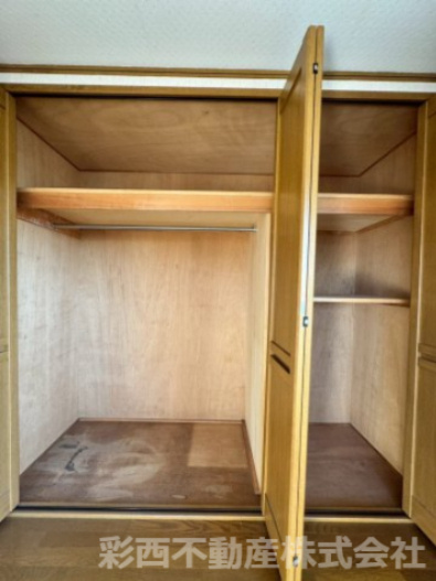 所沢市林2丁目中古戸建ての収納|クローゼットは奥行きのあるクローゼットを取り入れたため、お洋服をたっぷりと収納できます。
