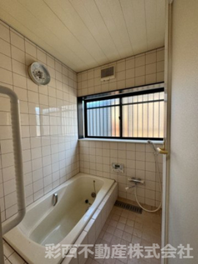 所沢市林2丁目中古戸建ての浴室|お一人でゆっくり過ごすのも良し。お子様と一緒に楽しみながら入るのも良し、至福のバスタイムで日頃の疲れを癒してください。
