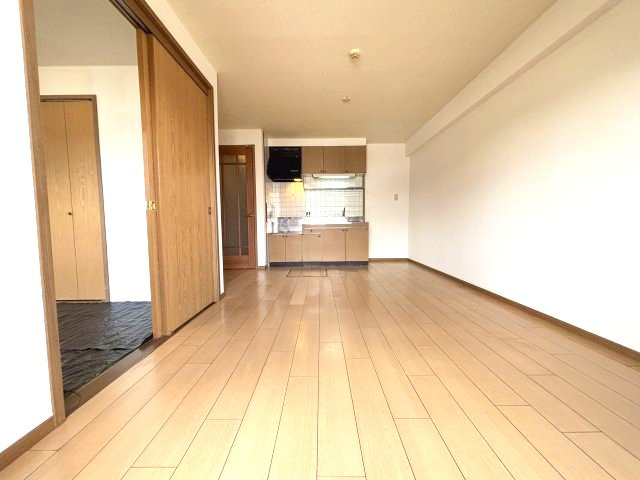 ラルジュウエストの居間・リビング