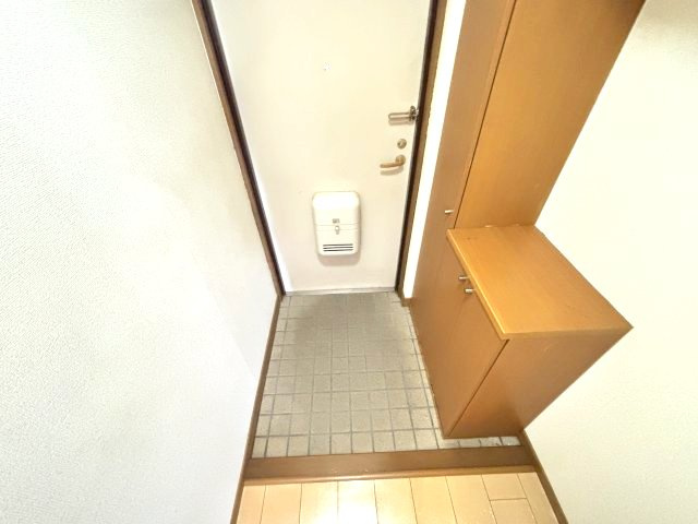 ラルジュウエストの玄関