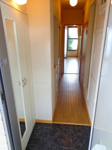 レオパレスフォレスト小倉の玄関|収納もある玄関です