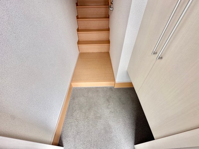 モダンコート東阿保の玄関