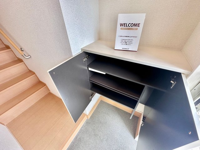 モダンコート東阿保の玄関