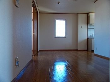 【居間・リビング】 | エルガーデンパレスⅡ | ゆったりとした居間です