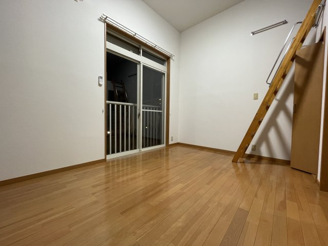 川崎市多摩区登戸のアパートの居間・リビング