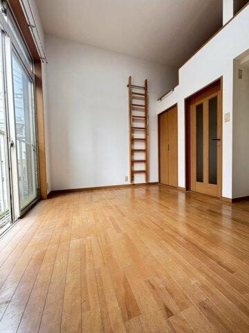 川崎市多摩区登戸のアパートの居間・リビング