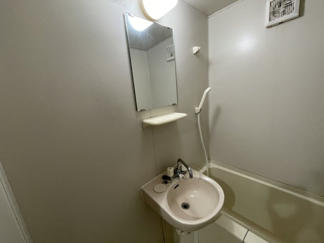 川崎市多摩区登戸のアパートの洗面所