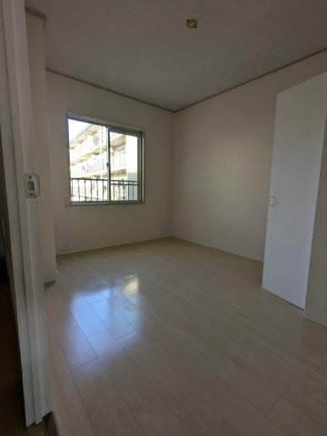 プレジデント東大阪 4棟の寝室