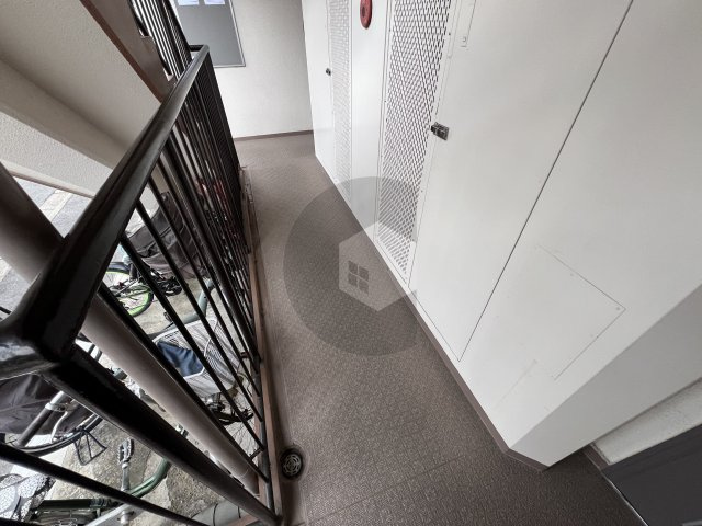 プレジデント東大阪 4棟のロビー