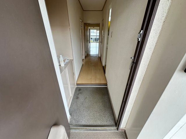 プレジデント東大阪 4棟の玄関