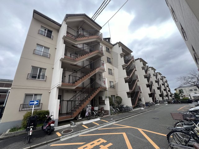 プレジデント東大阪 4棟の外観