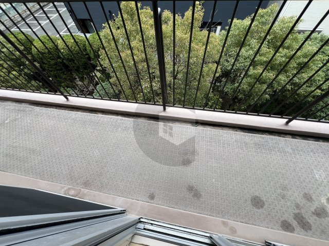 プレジデント東大阪 4棟のバルコニー