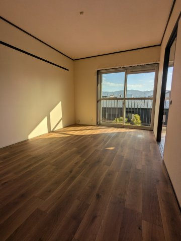 プレジデント東大阪 4棟の居間・リビング