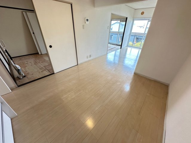 プレジデント東大阪 4棟の居間・リビング