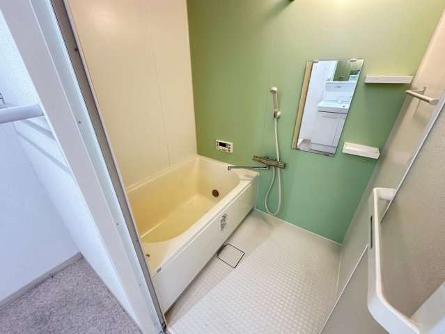 プレジデント東大阪 4棟の浴室