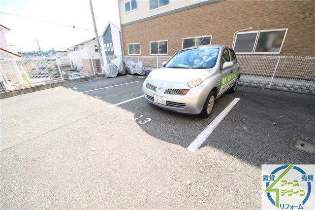 ルマージュ神戸3番館の駐車場