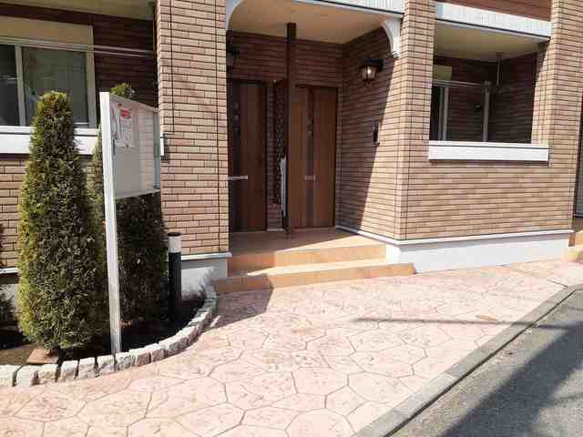 川崎市多摩区登戸のアパートのエントランス