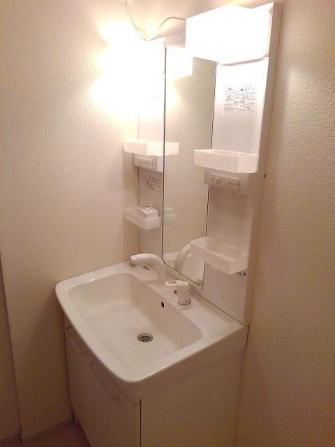 川崎市多摩区登戸のアパートの洗面所