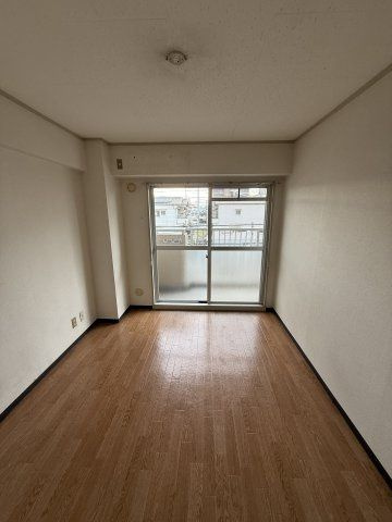 おりおのサニーハイツの洋室