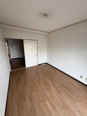 おりおのサニーハイツの洋室