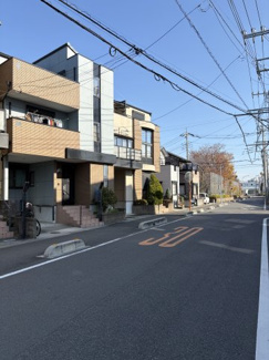 【前面道路含む現地写真】 | 戸田市美女木2丁目　中古戸建 | 前面道路は9.0ｍ公道になっております。
