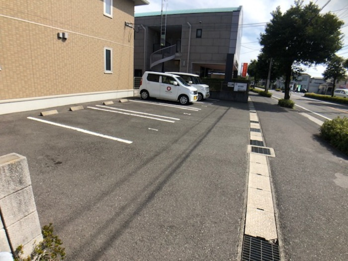 【駐車場】