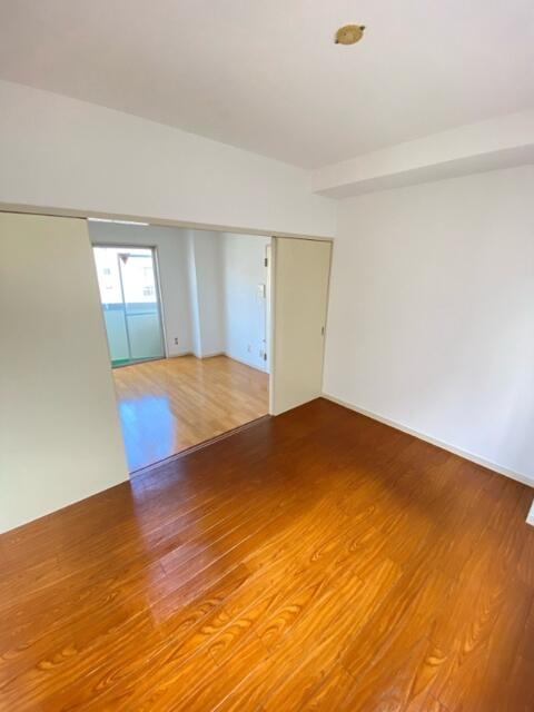 調布市多摩川５丁目のアパートの居間・リビング