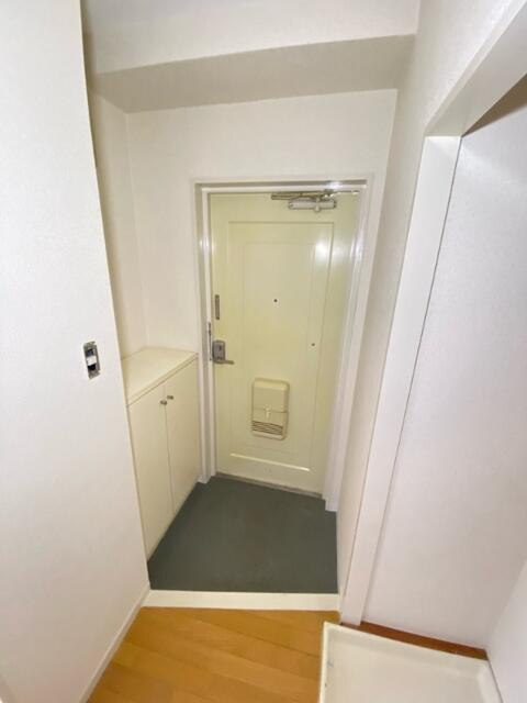 調布市多摩川５丁目のアパートの玄関