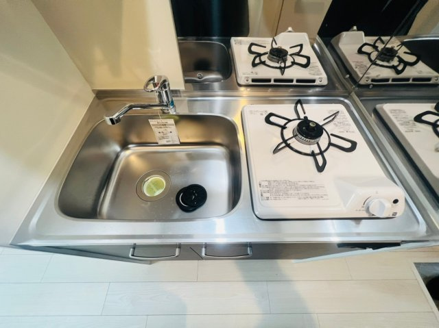 Lucioleのキッチン|☆☆ネット無料♪　人気のホワイトフローリングのデザイナーズ物件です☆☆