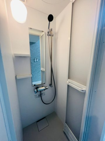 Lucioleのシャワールーム|☆☆ネット無料♪　人気のホワイトフローリングのデザイナーズ物件です☆☆