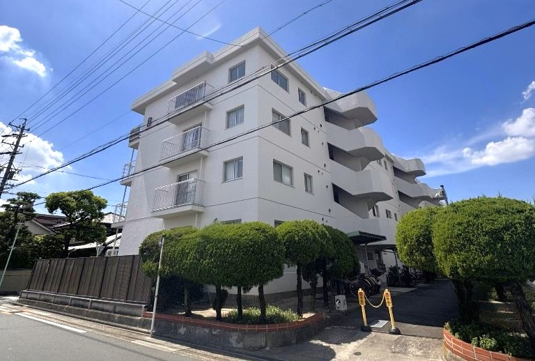  堀田サンハイツB棟の外観|外観は落ち着いています