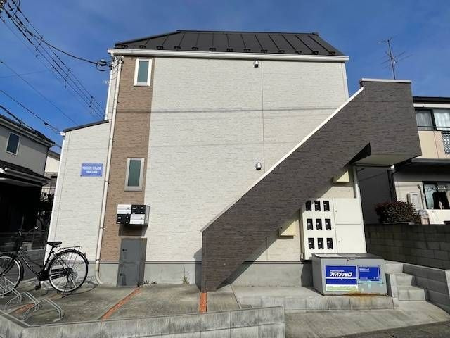 メゾンコリーヌ八柱のエントランス