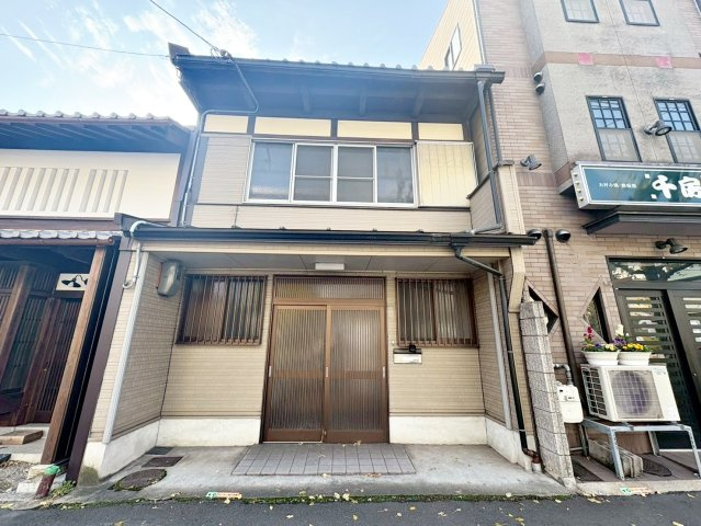 聚楽廻松下町の外観