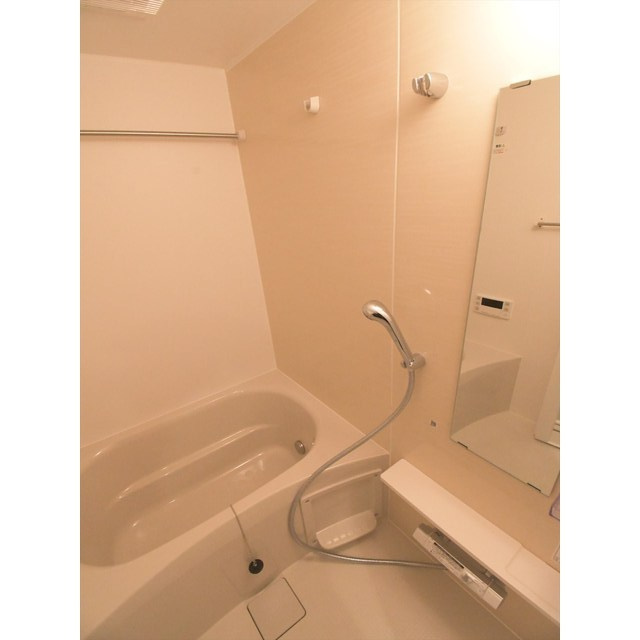 ラクレイス横濱関内の浴室|コンパクトで使いやすいお風呂です