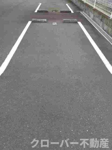 サン・フィールド　ⅡＡの駐車場