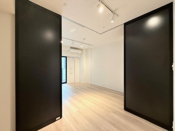 ルネサンス赤坂プレミアムコートの居間・リビング|居間です