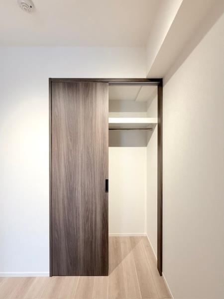 ルネサンス赤坂プレミアムコートの居間・リビング|こちらのリビングで趣味の時間をお楽しみください