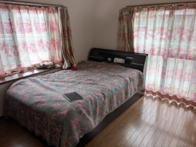 中古戸建　上里見町の洋室|2面採光の洋室