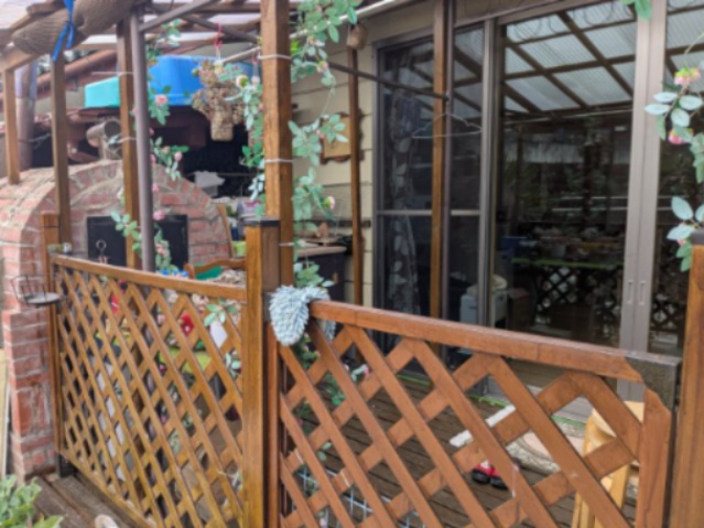 中古戸建　上里見町のバルコニー|レンガ×ドーム状の窯。庭付戸建住宅に住んだら、一度は夢見てしまう趣味です