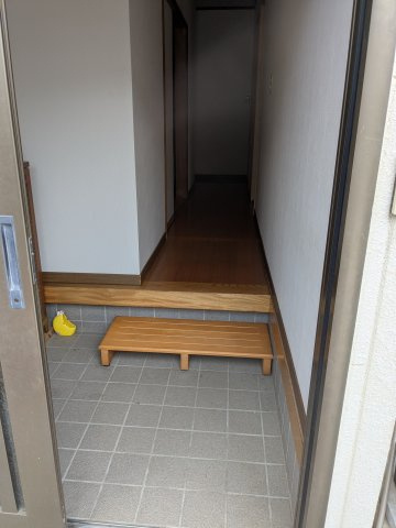 中古戸建　上里見町の玄関|落ち着いた色調の玄関周りです。