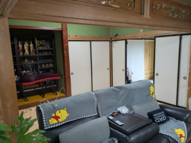 中古戸建　上里見町の洋室|床の間や欄間など、落ち着いた和室の名残があります