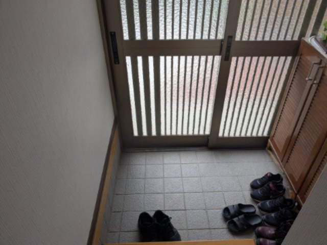 中古戸建　上里見町の玄関|下足収納もある玄関です