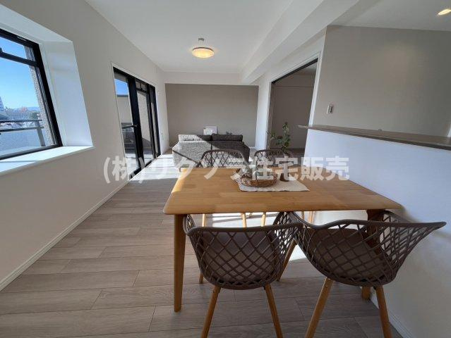 ライオンズガーデン枚方の居間・リビング|LDK16.7帖
■物件内覧・資金計画相談・住宅ローン相談、リフォーム相談、お問合せ受付中■
※当日・翌日のご内覧、ご相談はお電話でのお問合せがスムーズです！